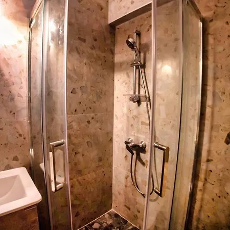 Deluxe Sani Relax باراليا ساني