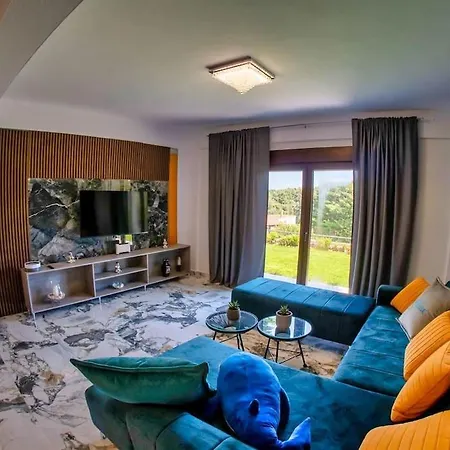 Deluxe Sani Relax باراليا ساني