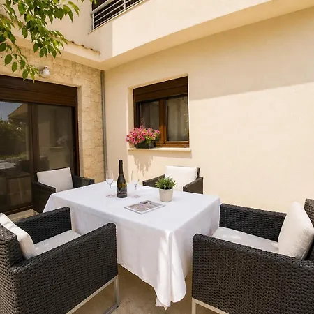 Deluxe Sani Relax Vilă *